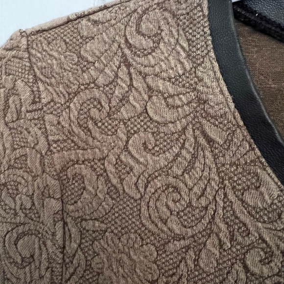 DYNAMITE Office Top - Picture 5 of 5